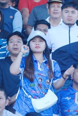 Ketika Bola Bergulir, Tribun Ikut Berdandan